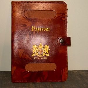 Vintage Squire Leather City of London Passport case